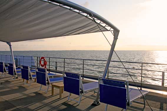 AVL Creativity sun deck
